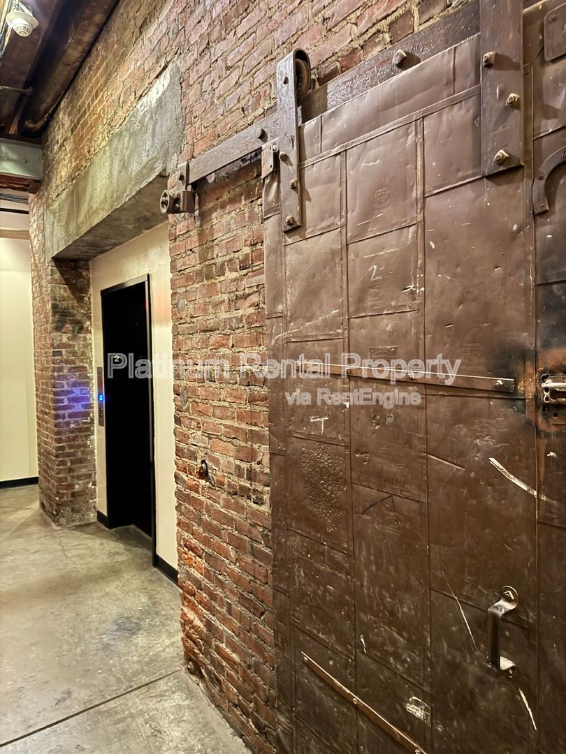 LOCATION, LOCATION, LOCATION! Gorgeous, downtown 2-story 3 bedroom loft in Atlanta by Platinum Property Management Services, Inc. property image
