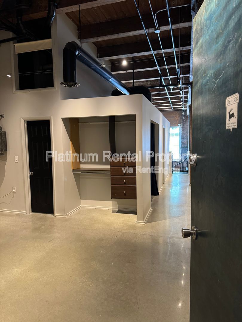 LOCATION, LOCATION, LOCATION! Gorgeous, downtown 2-story 3 bedroom loft in Atlanta by Platinum Property Management Services, Inc. property image