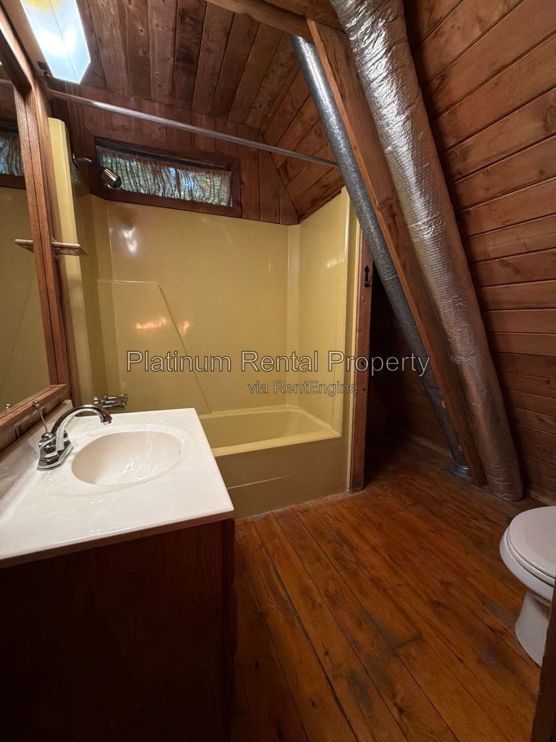 Lake Cottage for rent in Gainesville by Platinum Property Management Services, Inc. property image