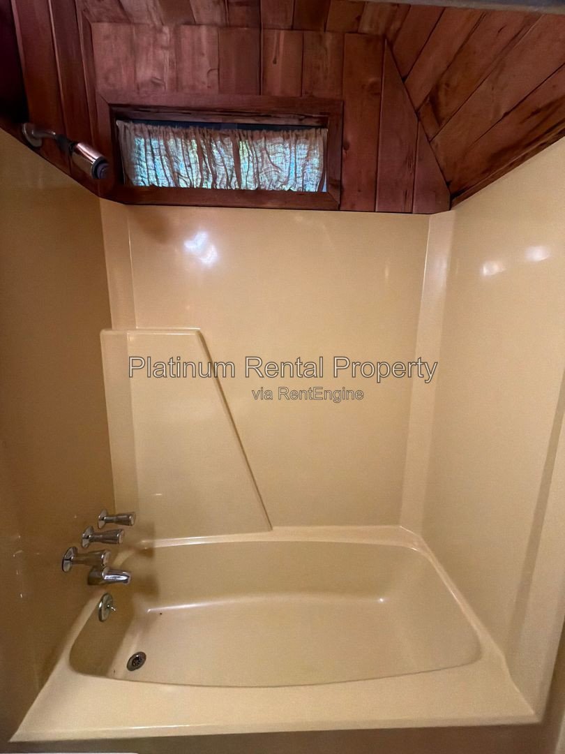 Lake Cottage for rent in Gainesville by Platinum Property Management Services, Inc. property image