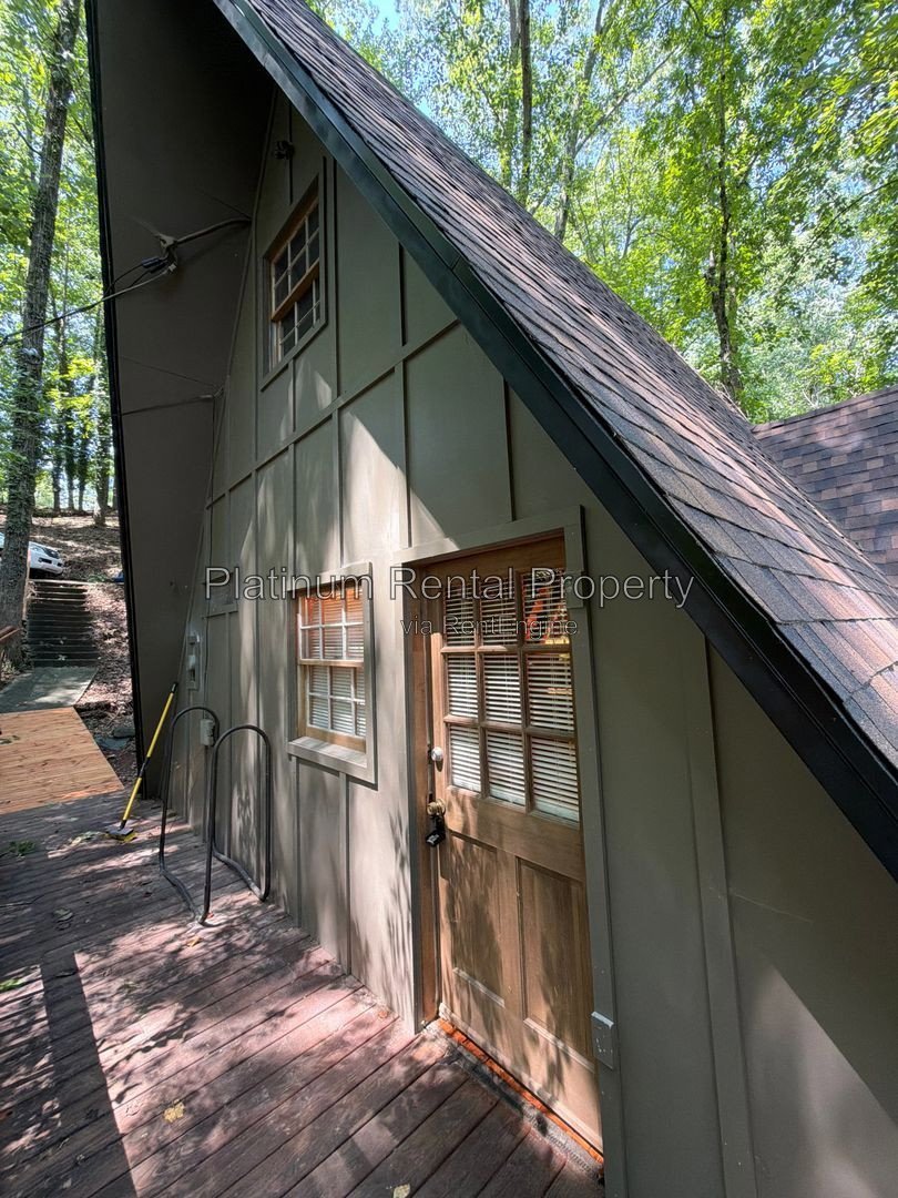 Lake Cottage for rent in Gainesville by Platinum Property Management Services, Inc. property image