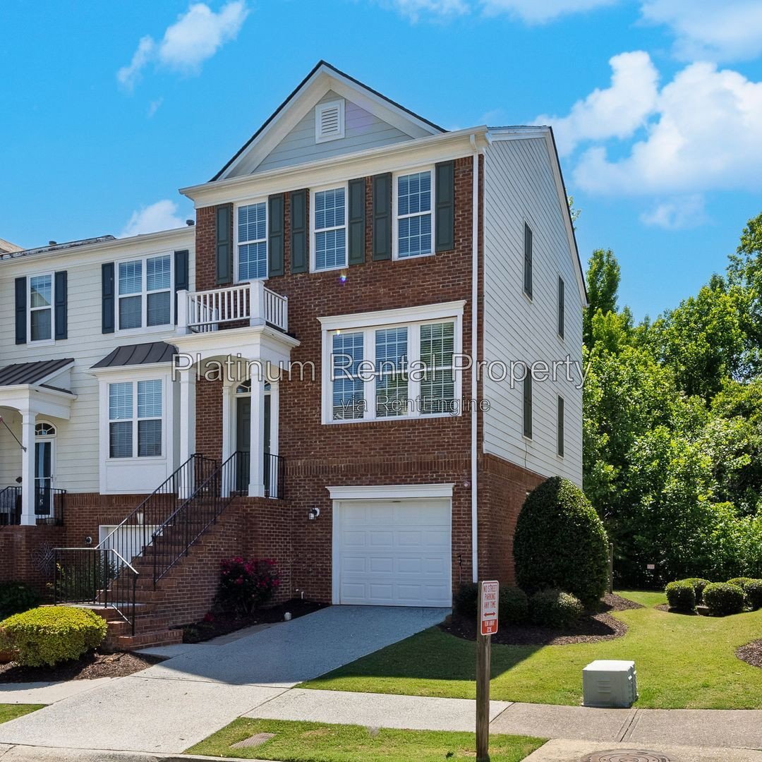 Fabulous, 3 Bedroom, END UNIT townhome in desirable Woodstock by Platinum Property Management Services, Inc. property image
