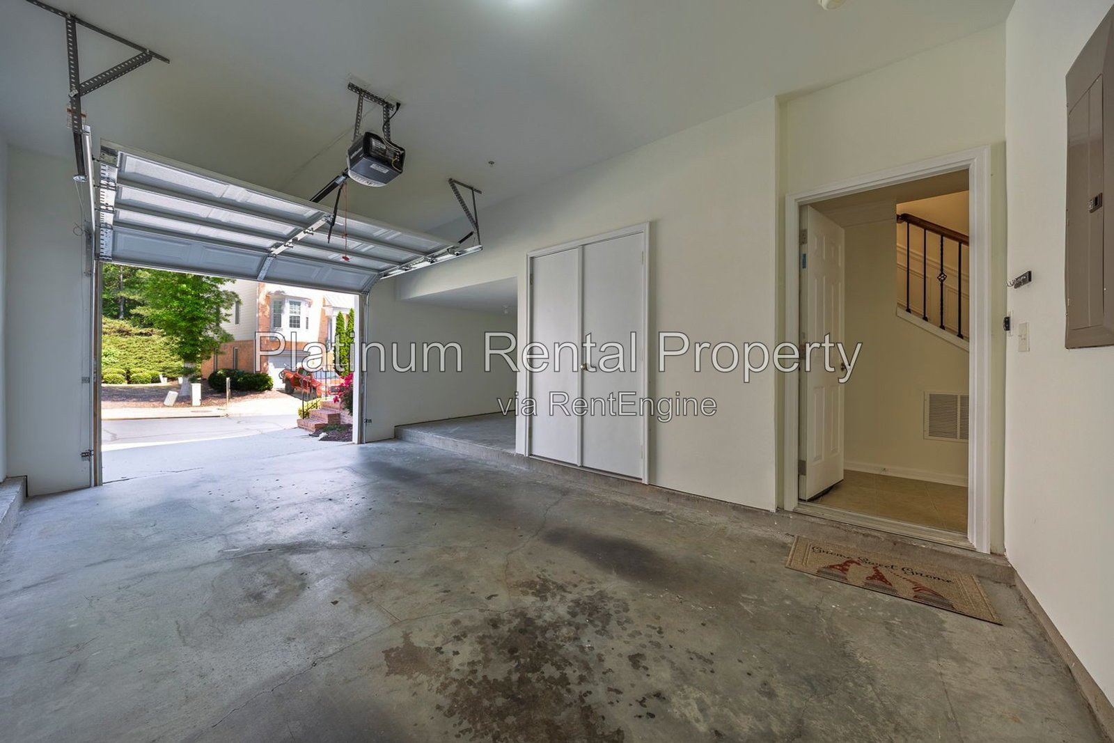 Fabulous, 3 Bedroom, END UNIT townhome in desirable Woodstock by Platinum Property Management Services, Inc. property image