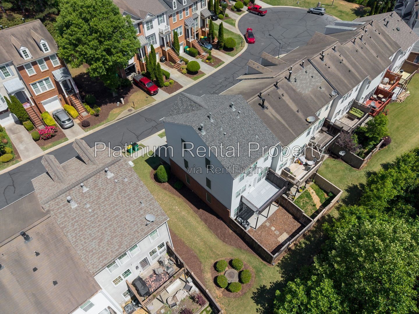 Fabulous, 3 Bedroom, END UNIT townhome in desirable Woodstock by Platinum Property Management Services, Inc. property image