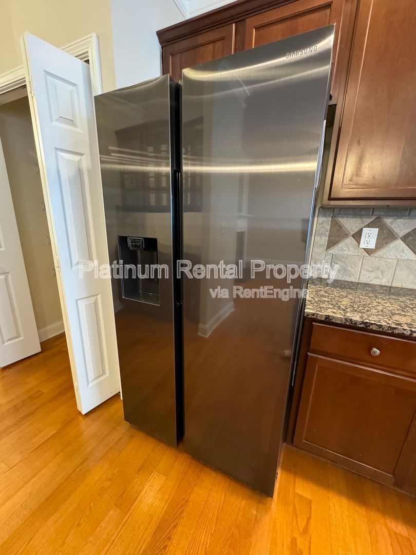 4 Bedroom Brick Townhome in Milton for rent by Platinum Property Management Services, Inc. property image