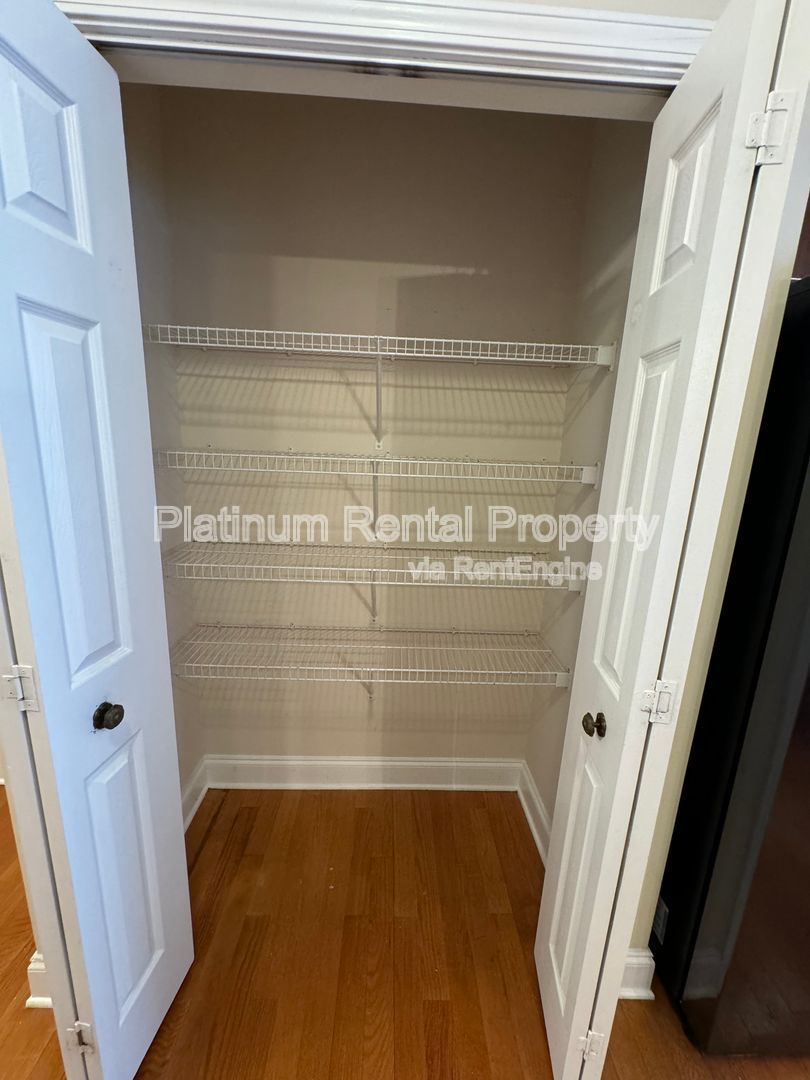 4 Bedroom Brick Townhome in Milton for rent by Platinum Property Management Services, Inc. property image