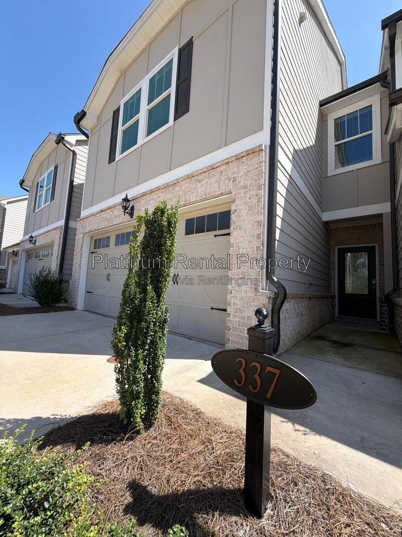 Better-than-new 3 bedroom townhome in Dawsonville by Platinum Property Management Services, Inc. property image